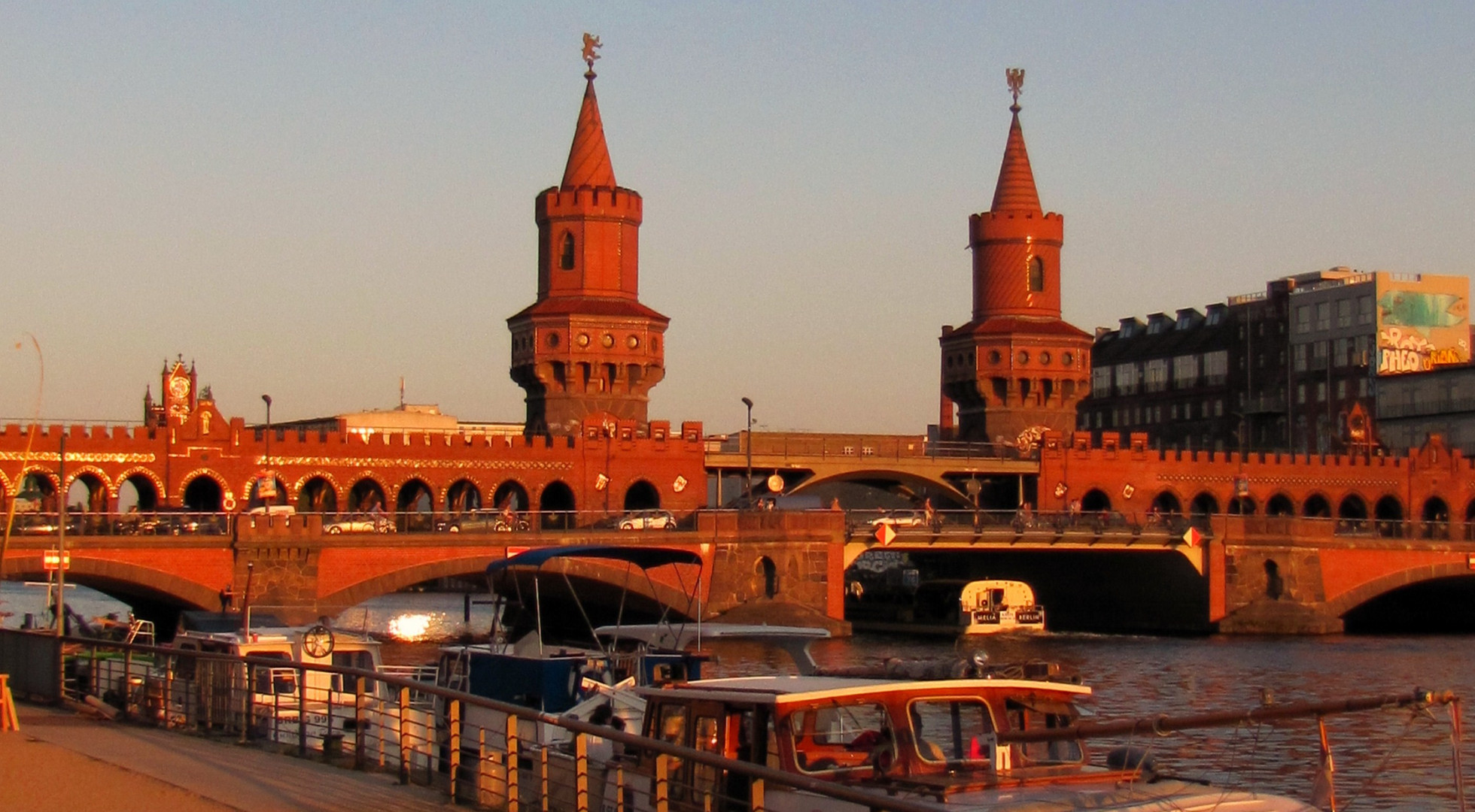 Oberbaumbrücke im Abendlicht