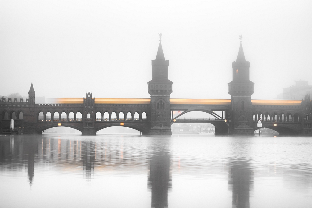 Oberbaumbrücke im Nebel