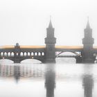 Oberbaumbrücke im Nebel