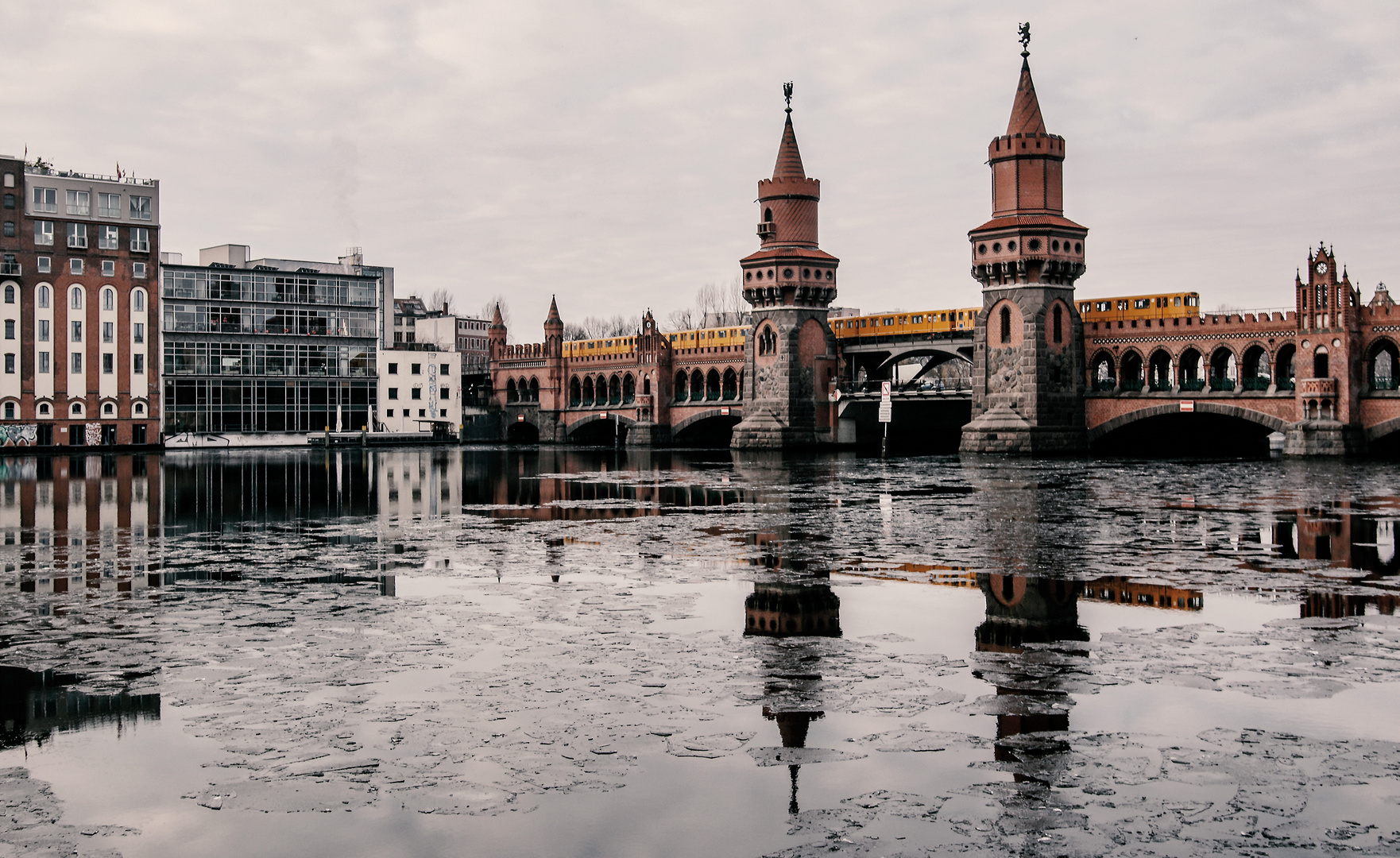 Oberbaumbrücke im Winter