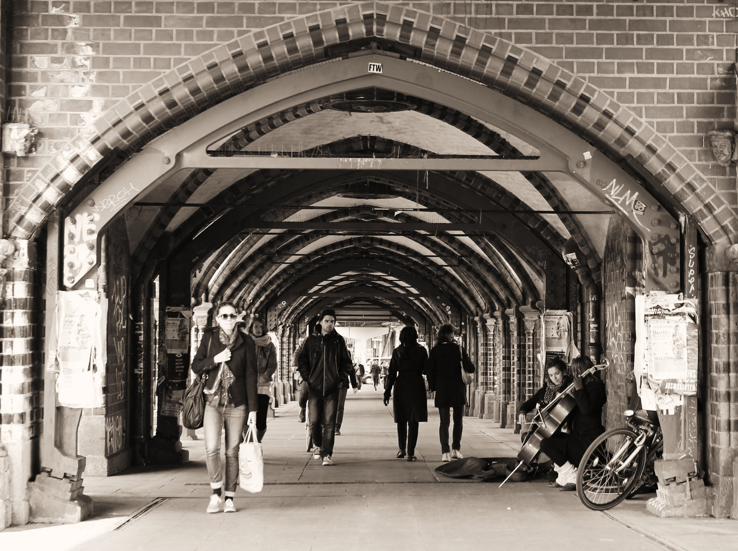 Oberbaumbrücke in Berlin...