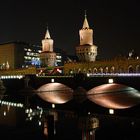 Oberbaumbrücke in Berlin bei Nacht