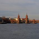 Oberbaumbrücke mit Schiff