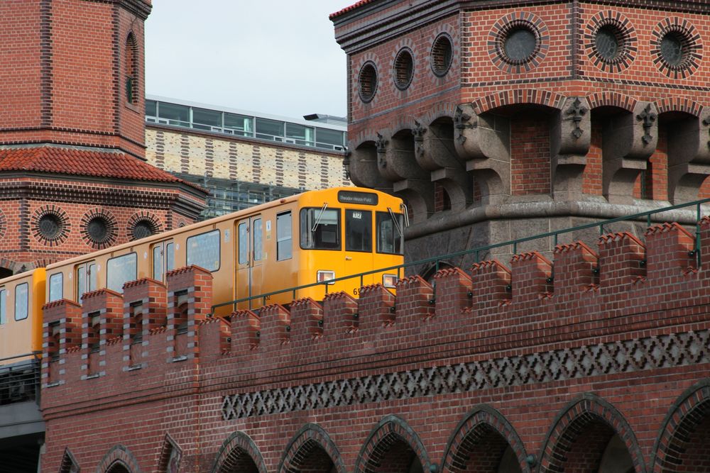 Oberbaumbrücke mit U12 nach Theodor-Heuß-Platz