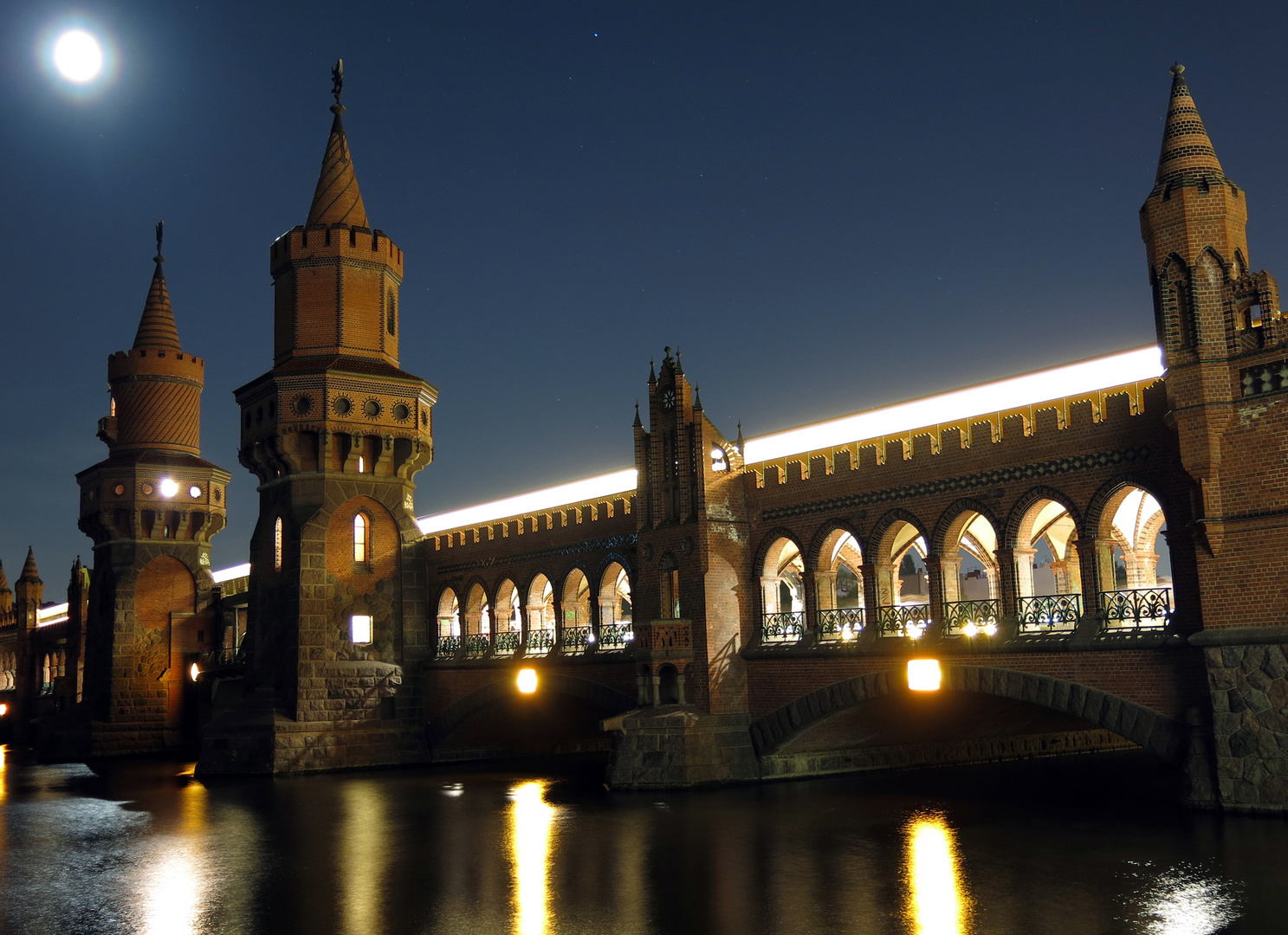 Oberbaumbrücke unter Licht "1"