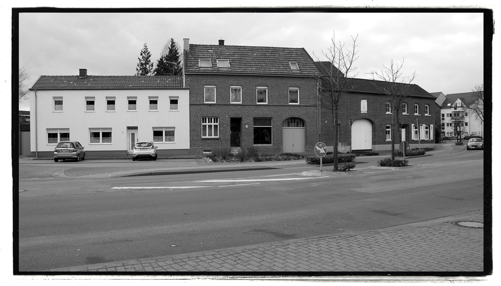 Oberbruch ohne Filter: Häuser am Aloysiusplatz