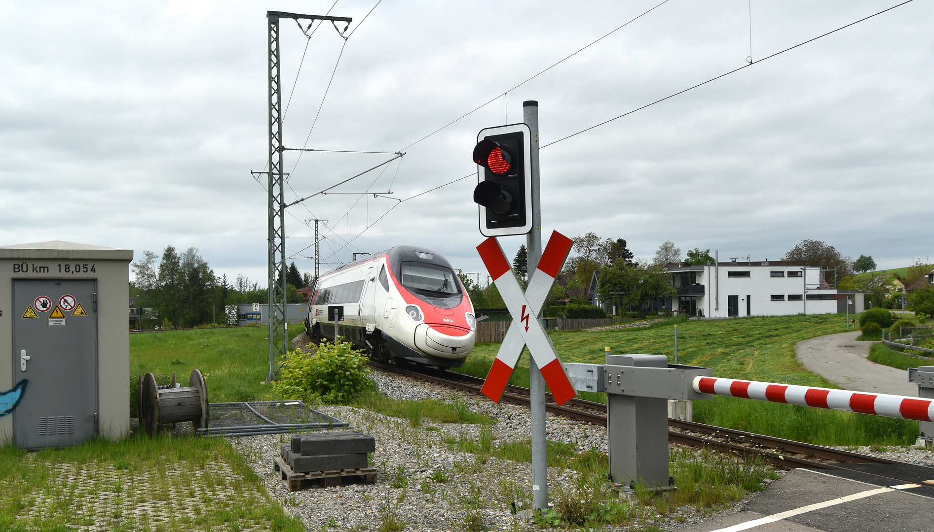 Obere Allgäubahn mit ECE 99 bei Hergatz 19.5.2023