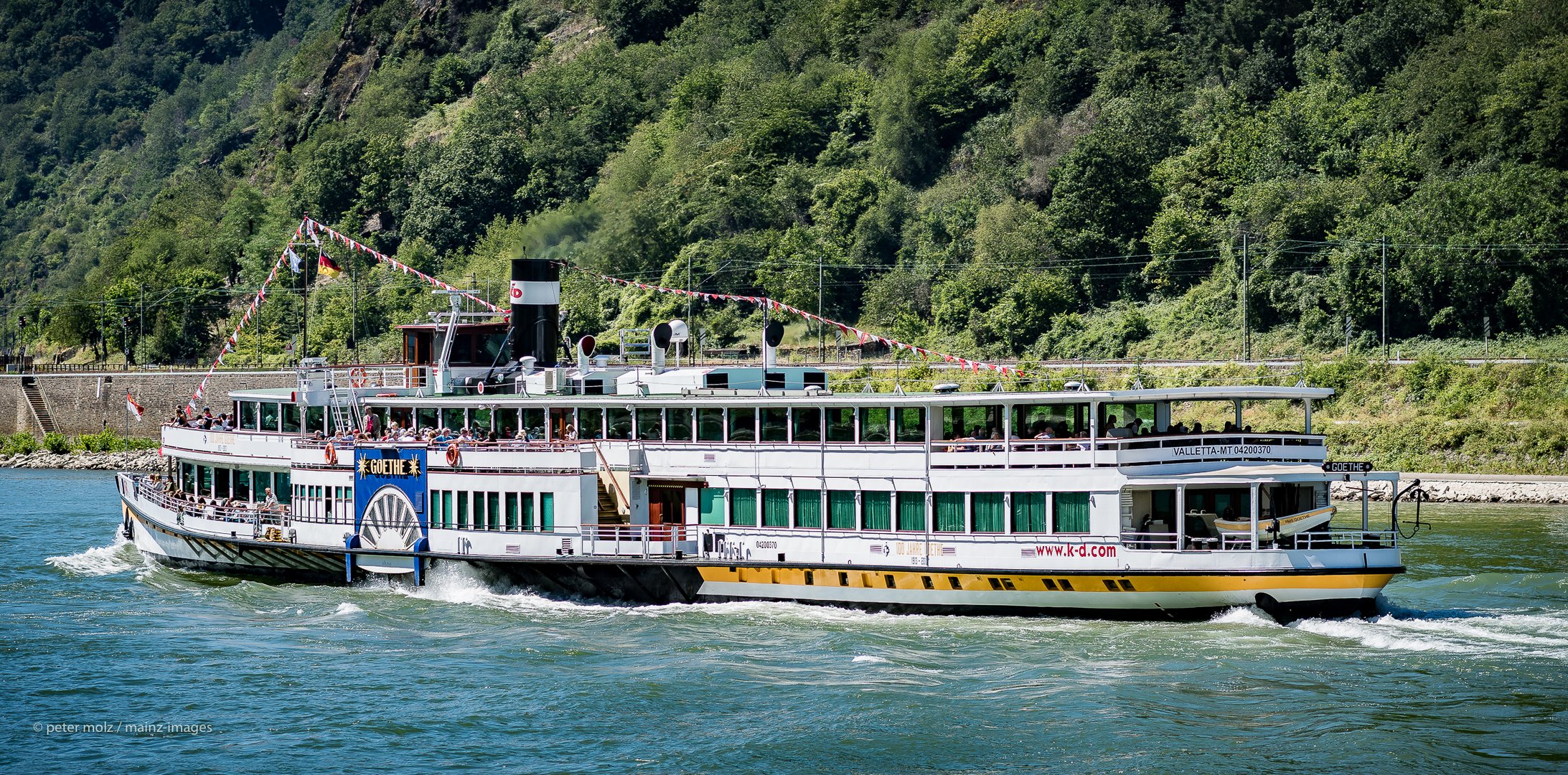 Oberes Mittelrheintal - Schaufelradschiff Goethe auf dem Rhein