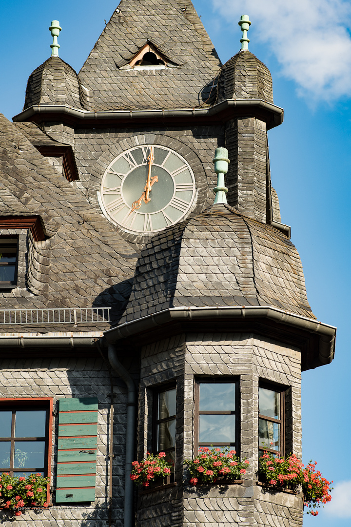 Oberes Mittelrheintal - Uhr und Erker am Rathaus von Oberwesel 