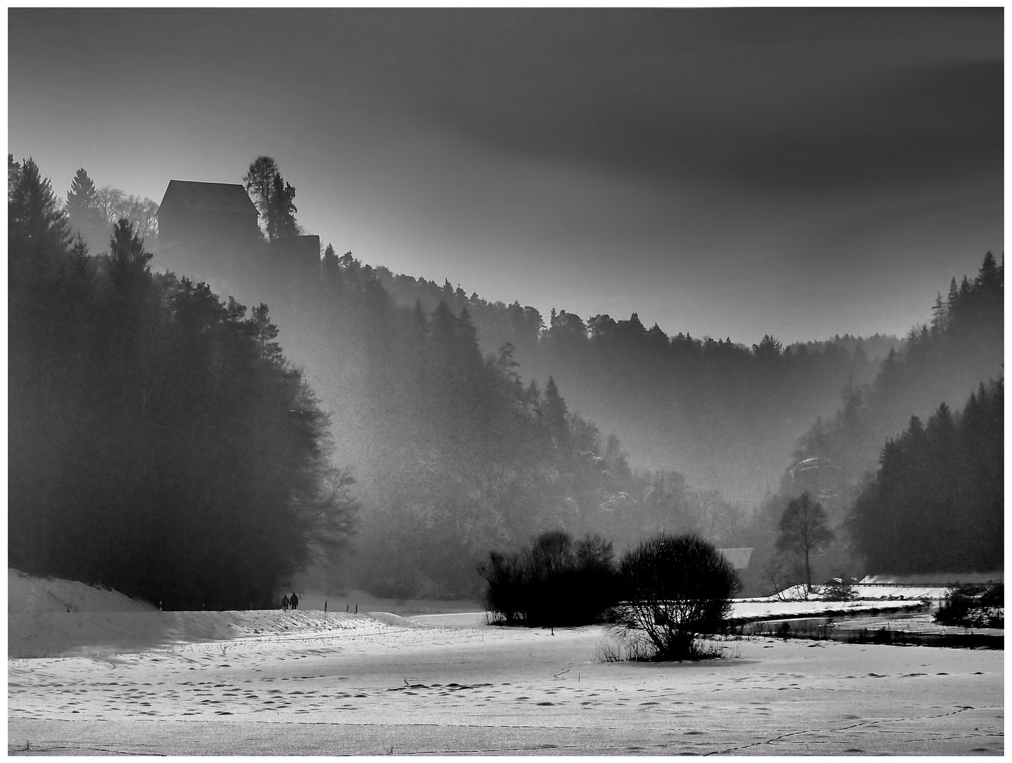 Oberes Wiesenttal mit Burg Rabeneck