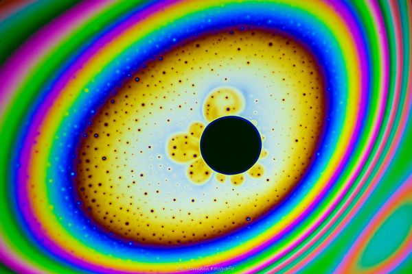 Oberfläche einer Seifenblase.