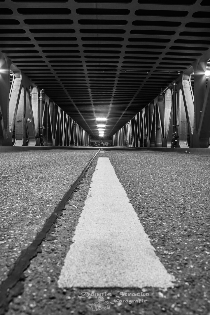 Oberhafenbrücke Hamburg bei Nacht