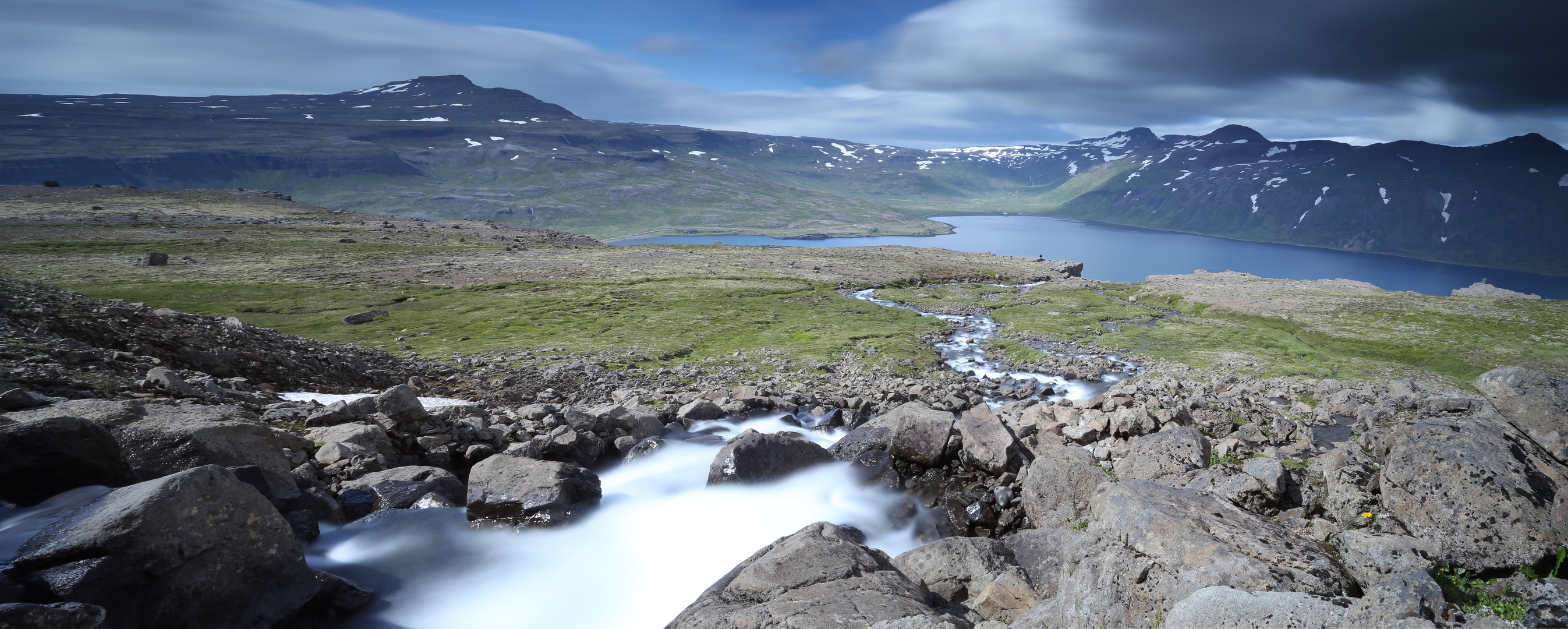 Oberhalb des Djúpuvíkurfoss, Island