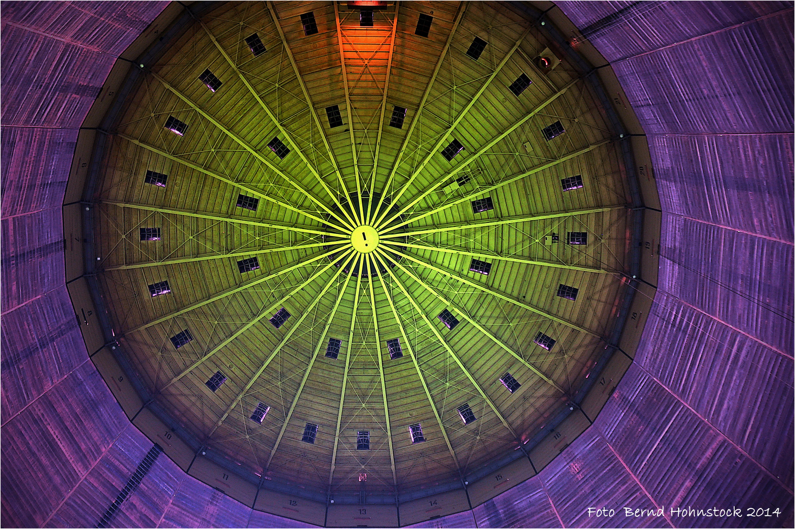 Oberhausen ... Gasometer  " der schöne Schein " ...