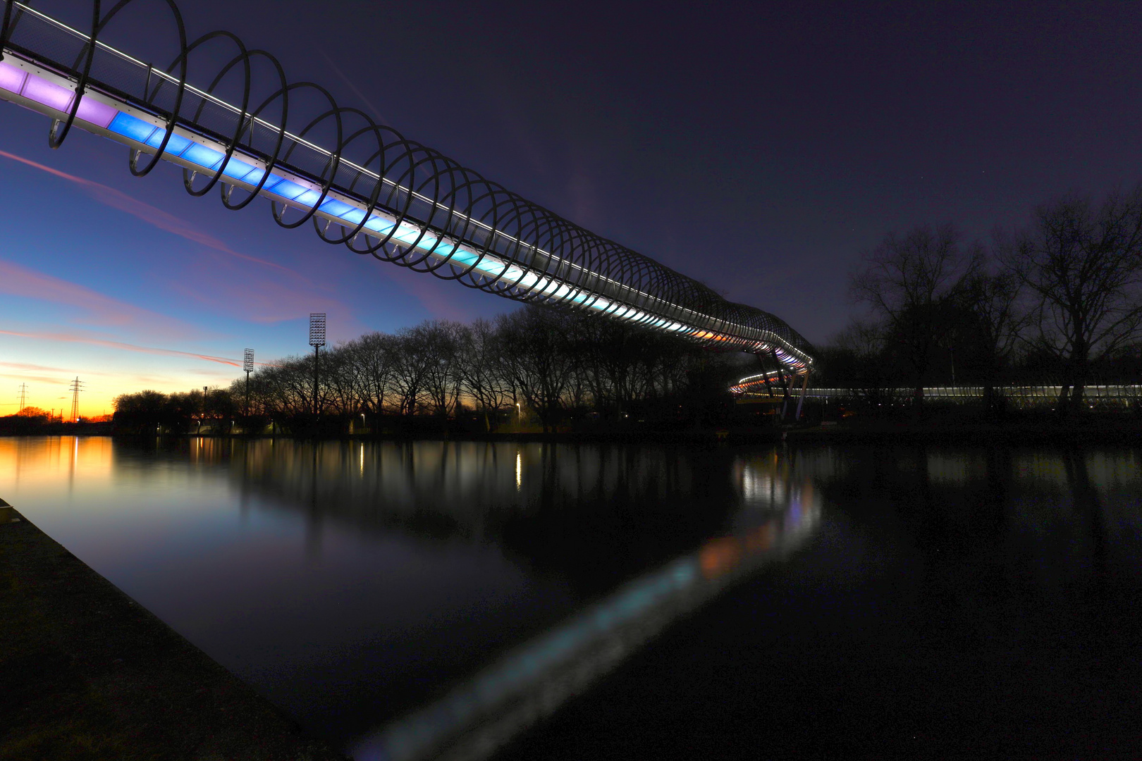 Oberhausen: Slinky-Springs Brücke