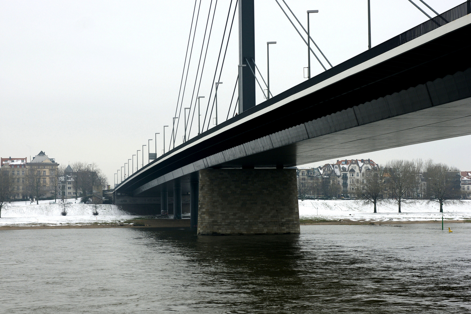 Oberkassel mit Rheinbrücke