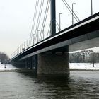 Oberkassel mit Rheinbrücke