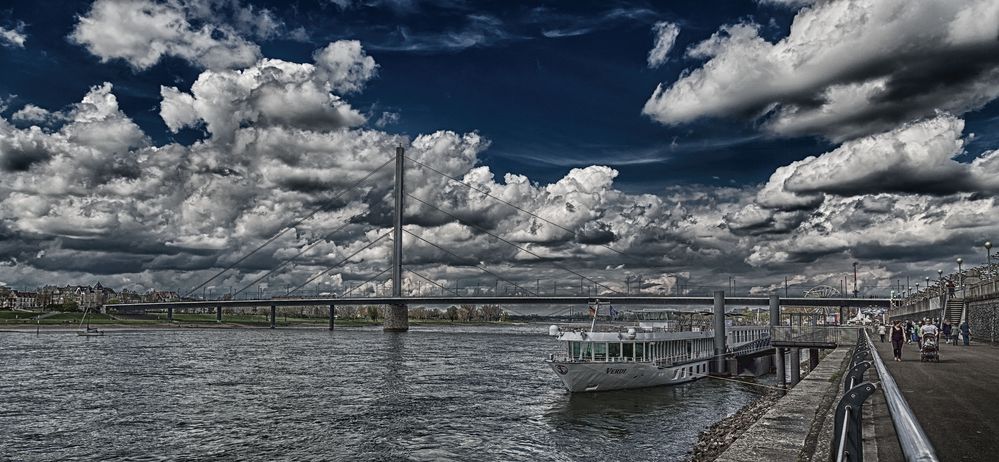 Oberkasseler Brücke  