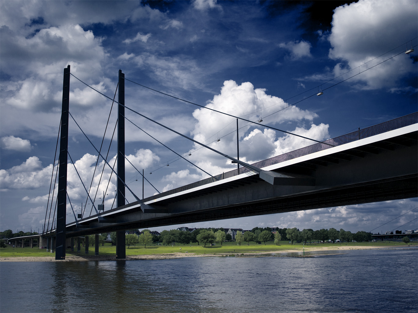 Oberkasseler Brücke Düsseldorf