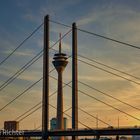 Oberkasseler Brücke mit dem Rheinturm