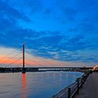 Oberkasseler Rheinbrücke...