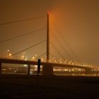 Oberkasseler Rheinbrücke bei Nacht