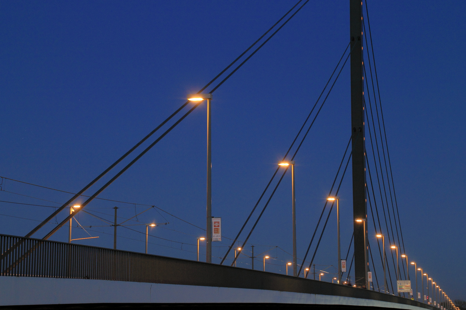 Oberkassler Brücke über den Rhein, Rheinbrücke