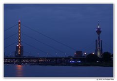 Oberkassler Brücke zur blauen Stunde