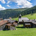 Obermutten mit Holzkirche