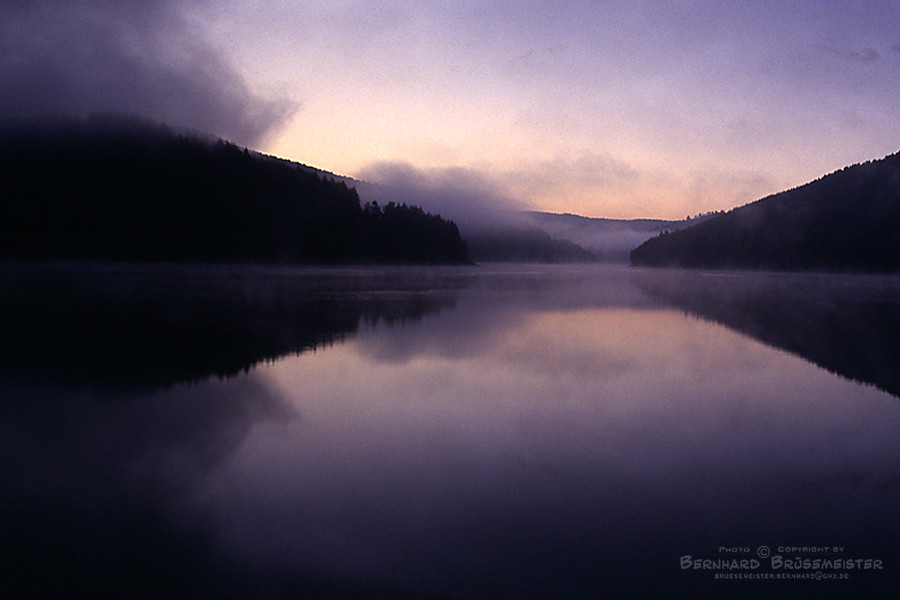 Obernau-Talsperre vor Sonnenaufgang