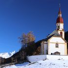 Obernberger Kirche mit Olperer im Hintergrund