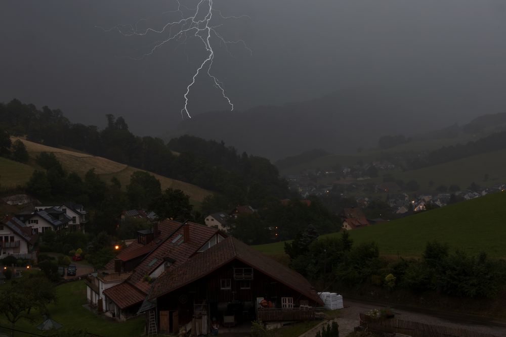 Oberried bei Kirchzarten im Gewitter