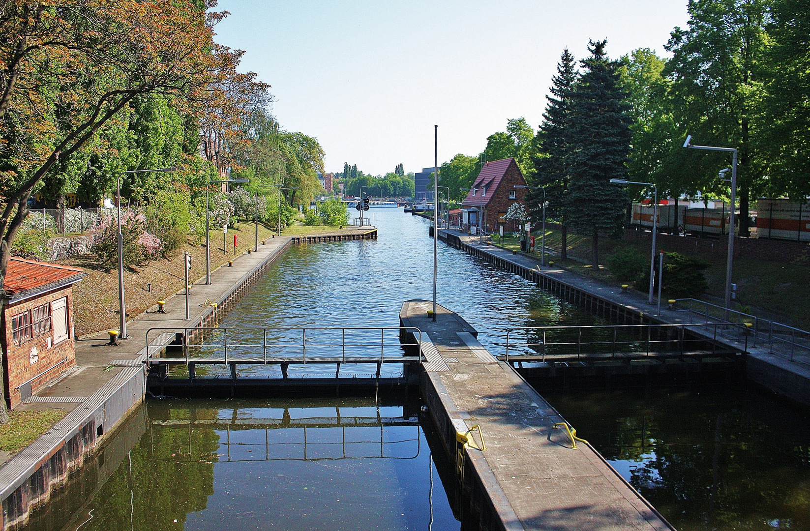 Oberschleuse zur Spree hin zwischen Treptow und Kreuzberg -->