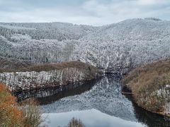 Obersee an der Urfttalsperre im Winter