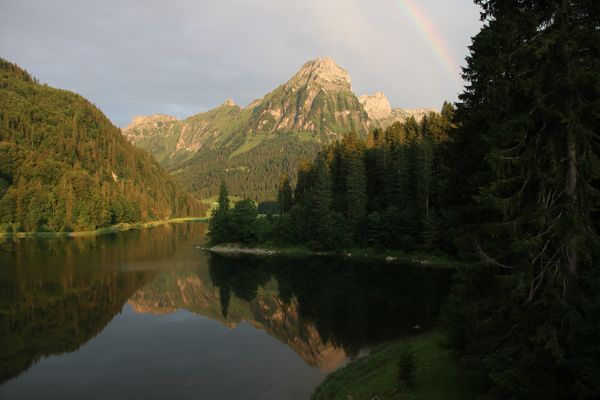 Obersee im Kanton Glarus mit Berg "Brünnelistock"
