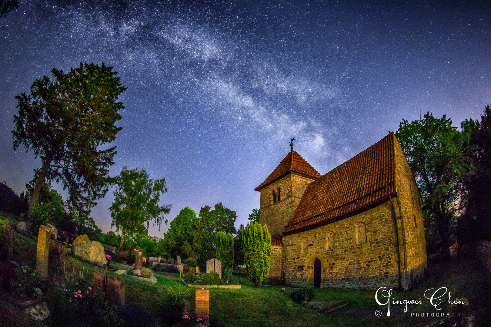 Oberstenfeld diagonale Startrails Peterskirche_54QC6742 TM Vignettiert