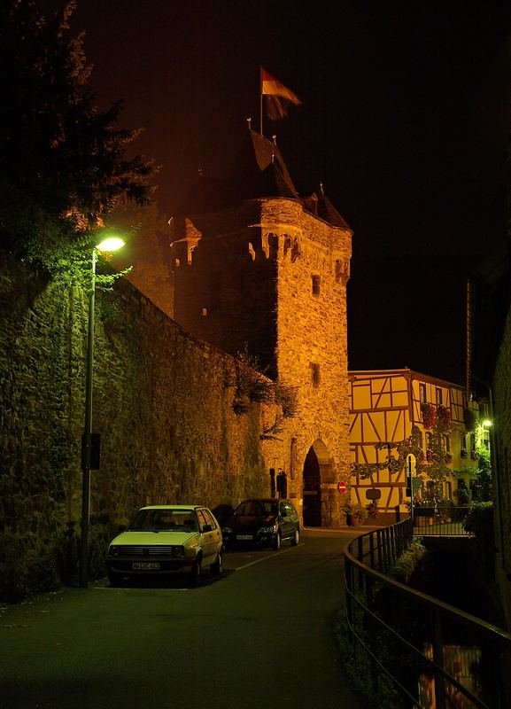 Obertor in Ahrweiler bei Nacht