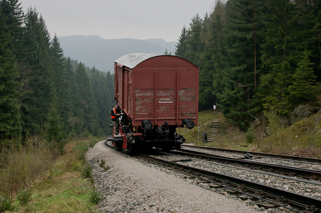 Oberweißbacher Bergbahn mit Güterwagen.