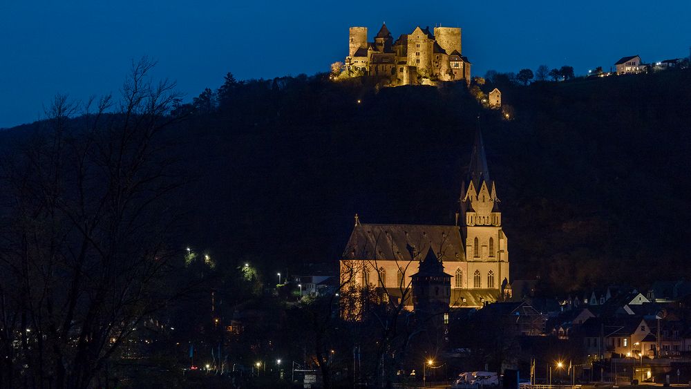 OBERWESEL: Liebfrauenkirche mit Schönburg