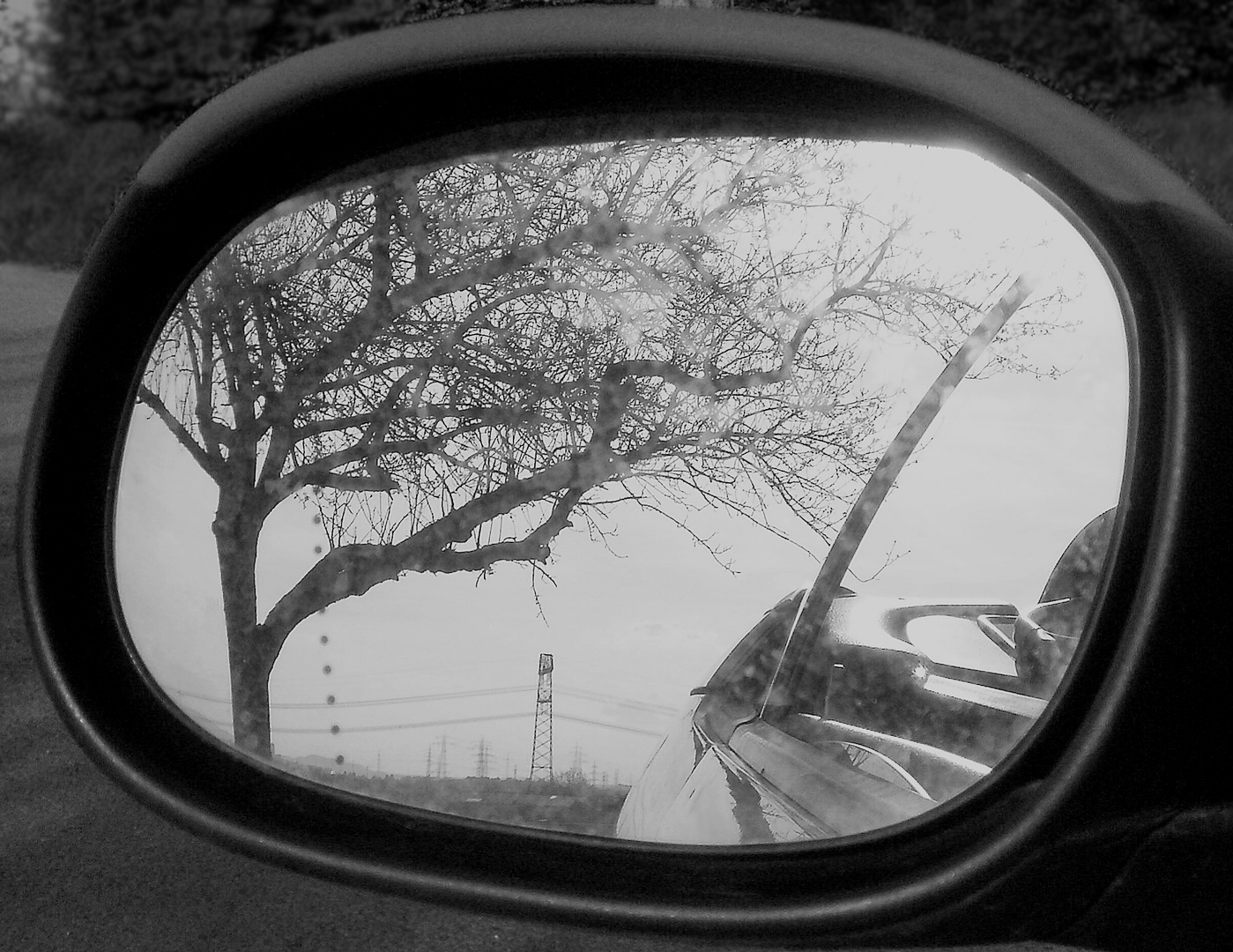 objects in the rear view mirrow