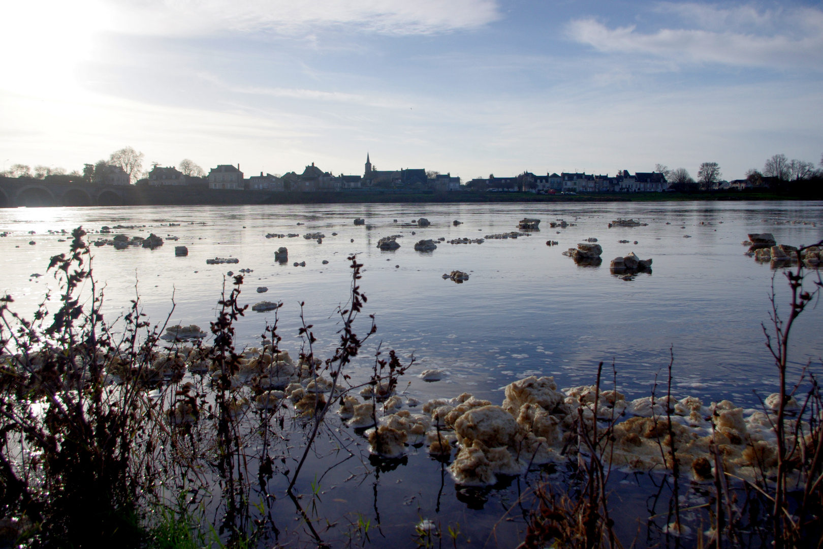 Objet flottants inconnus sur la Loire ....