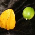 Obst auf Kunststoffdecke