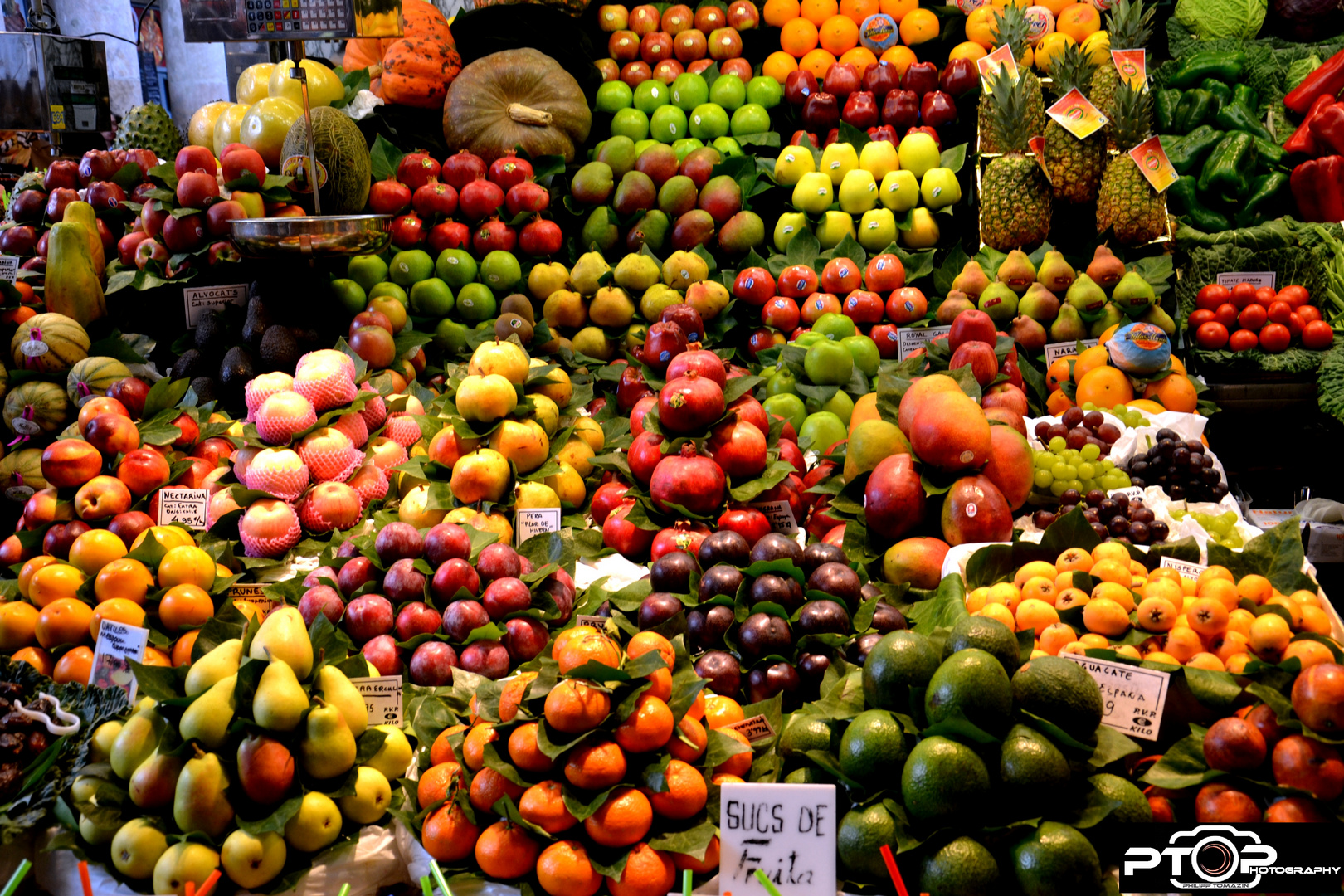 Obst in den Markthallen von Barcelona (La Boquería)