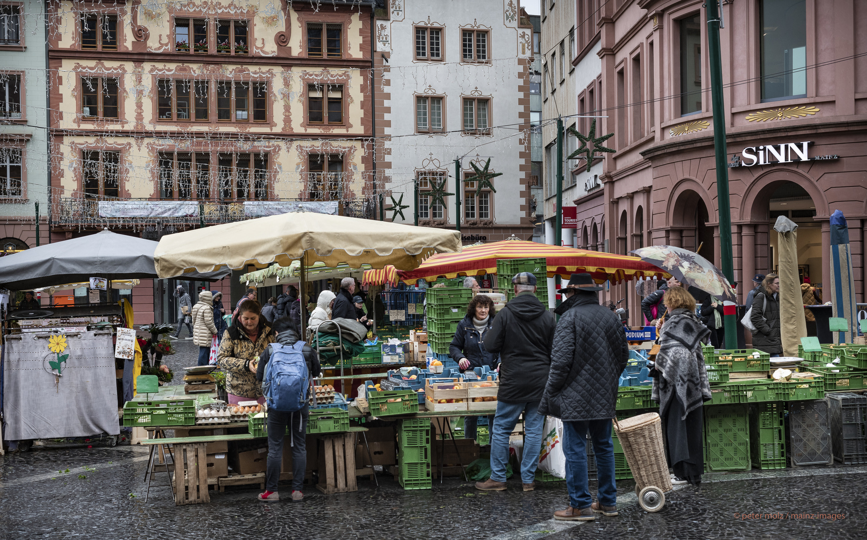 Obst- und Gemüsestand auf dem Wochenmarkt | Mainz