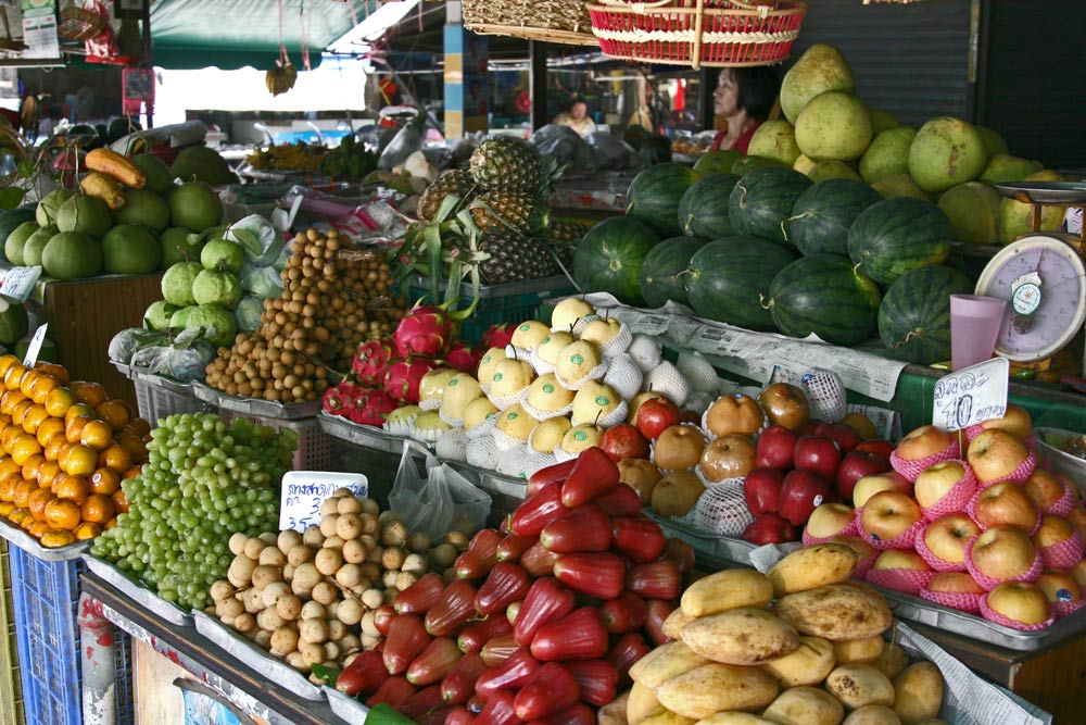 OBSTSTAND AM MARKT VON NATHON-KOH SAMUI