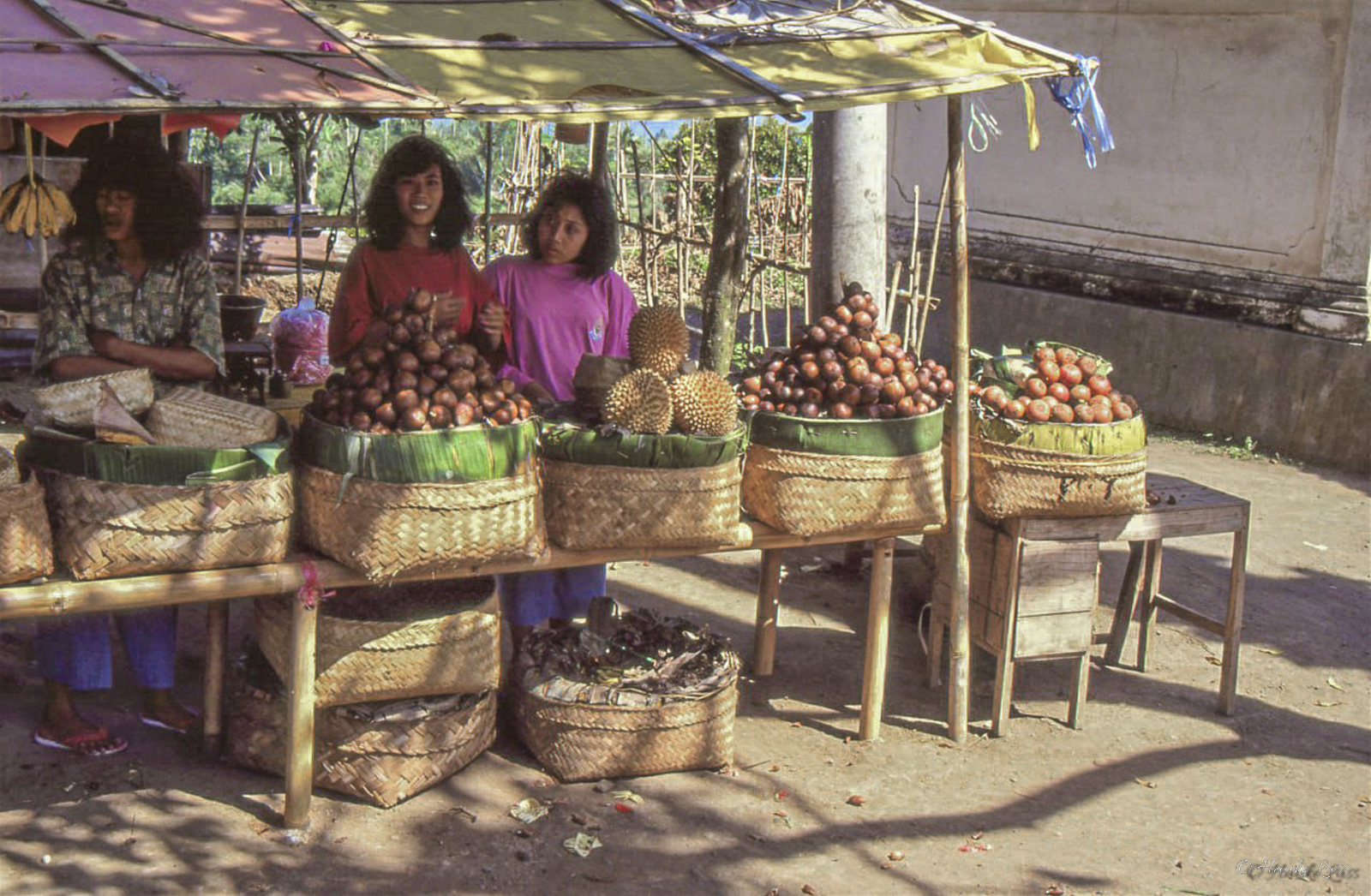 Obststand an einem Straßenrand auf Bali