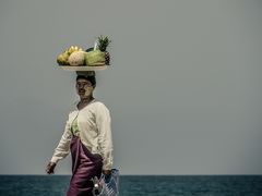 - Obstverkäuferin am Strand -