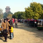 Obstverkauf und Eheanbahnung im Baohepark in Hefei