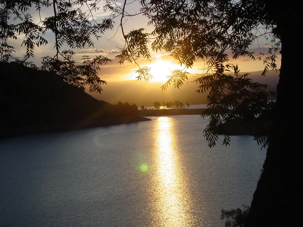 Ocaso en Dique Los Molinos-Argentina