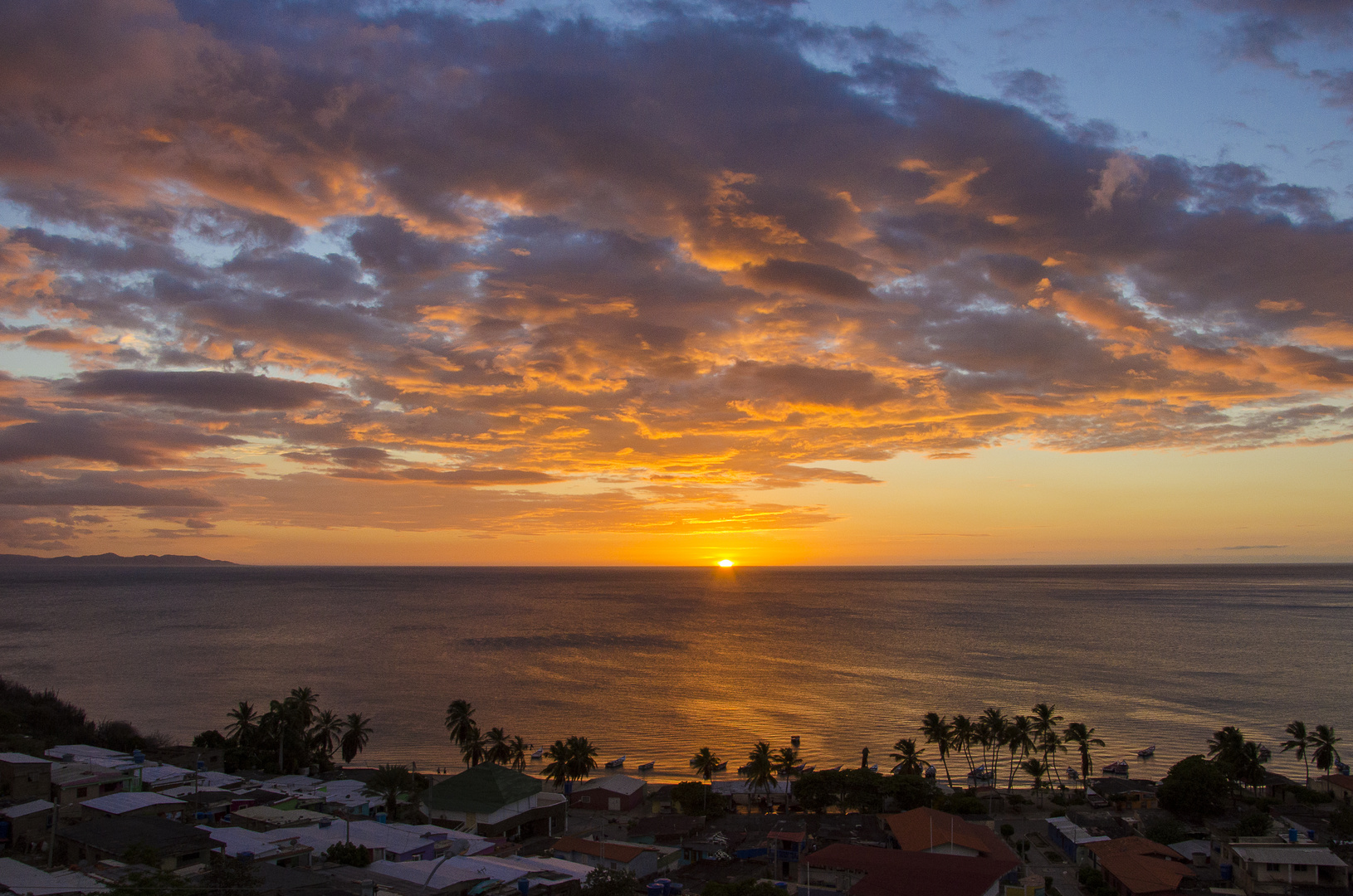 OCASO EN LA BAHIA DE JUAN GRIEGO